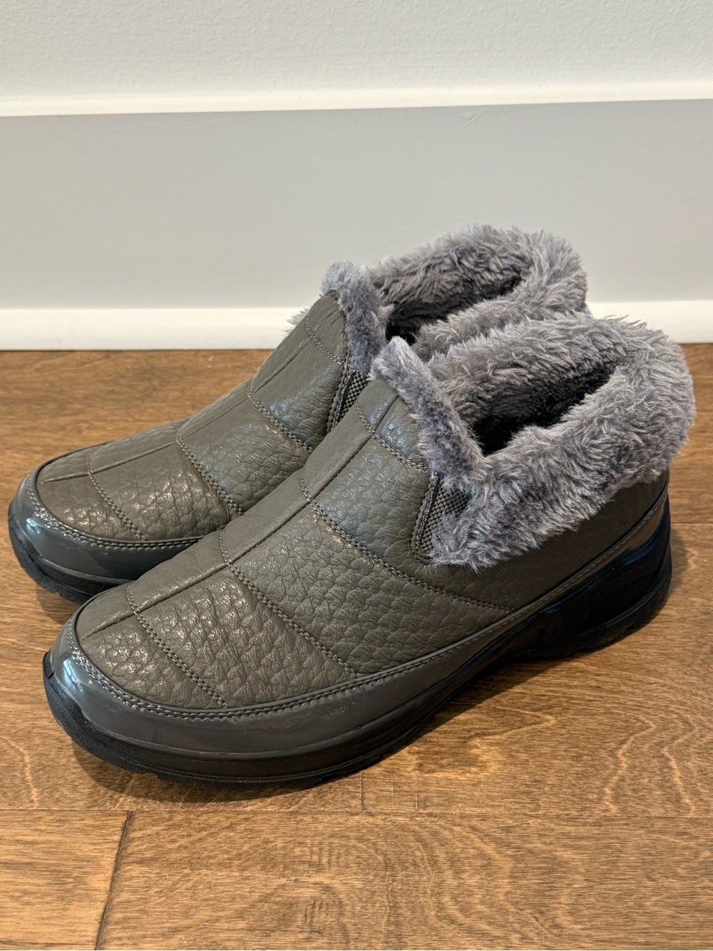 Women’s Easy Street Flurry Gray Waterproof Winter Booties Faux Fur Trim 8.5